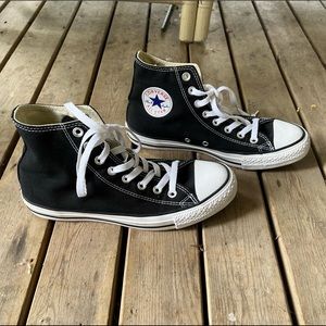 EUC Classic Converse Chuck Taylor Hi-Top Sneakers